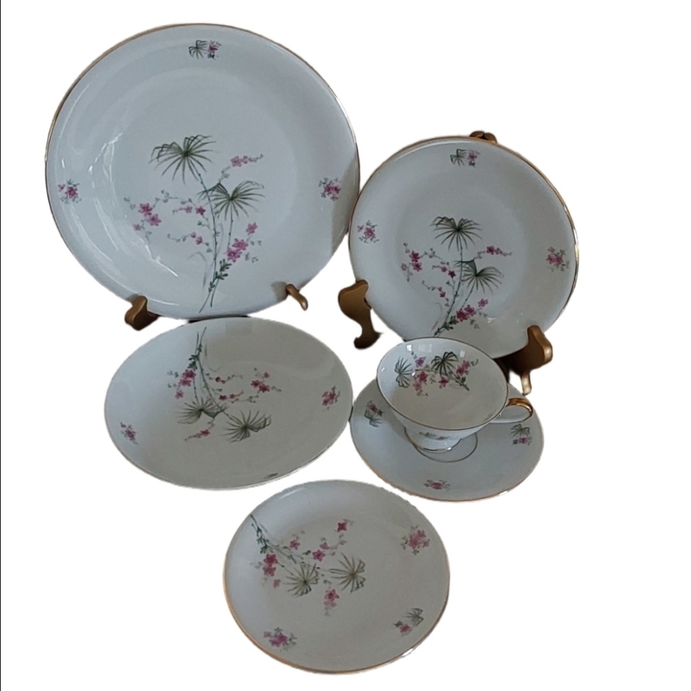 Edelstein Bavaria Floral Dinnerware Set with Gold‎ Accents